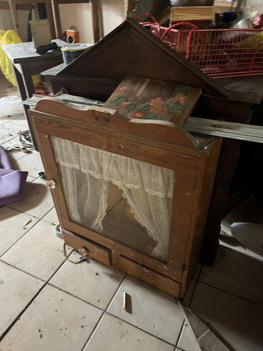 κρεμαστό ντουλάπι